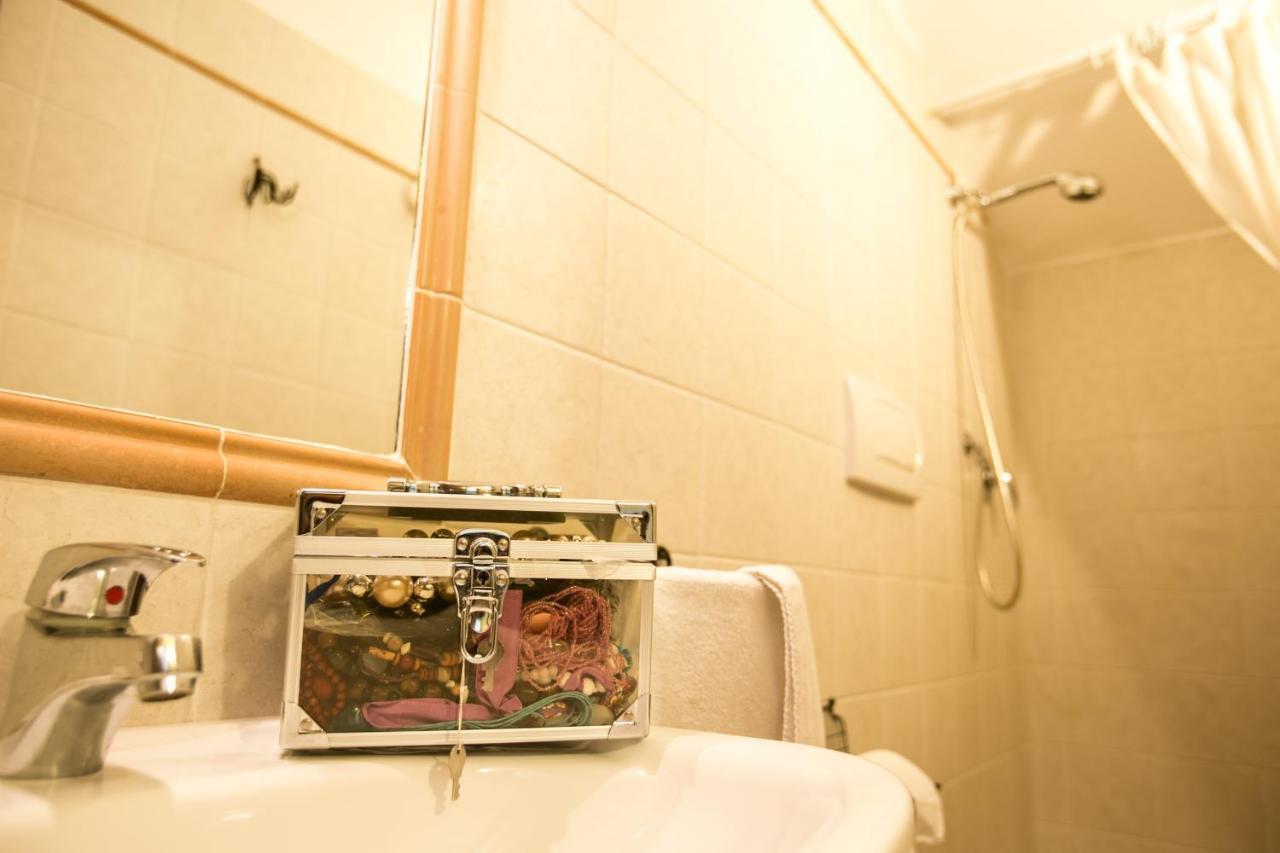 Le Raganelle Hotel Oneglia Kültér fotó