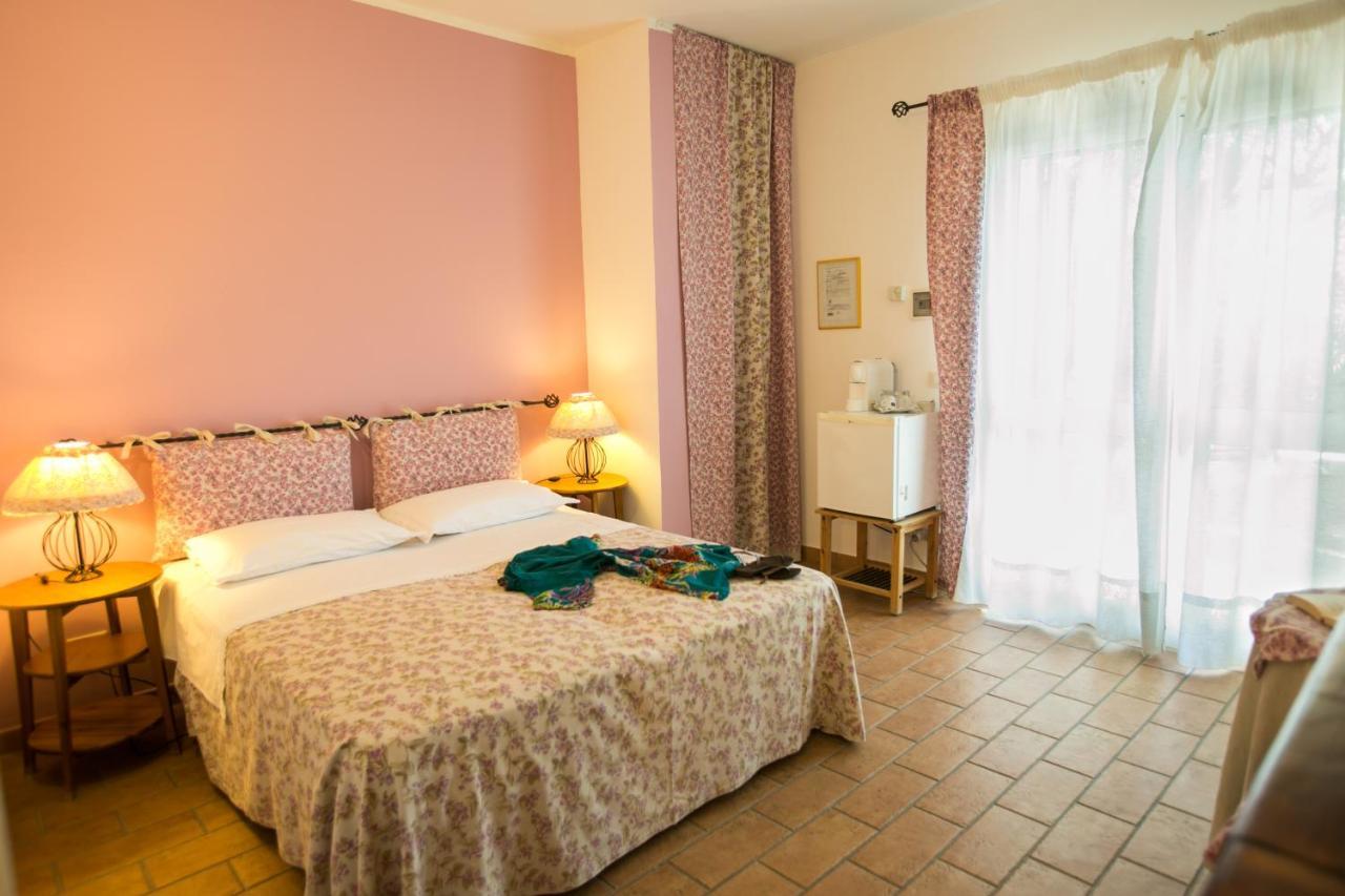 Le Raganelle Hotel Oneglia Kültér fotó